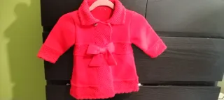 Abrigo de bebé rojo con lazo