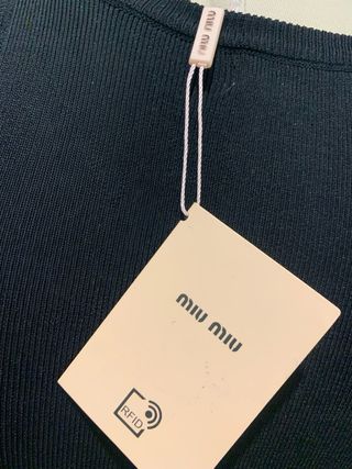 Miu Miu Camiseta Tirante Ancho Negra con Pedrería