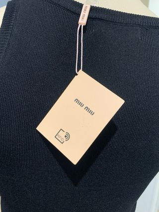 Miu Miu Camiseta Tirante Ancho Negra con Pedrería