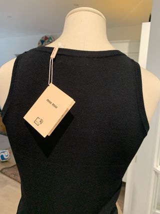 Miu Miu Camiseta Tirante Ancho Negra con Pedrería