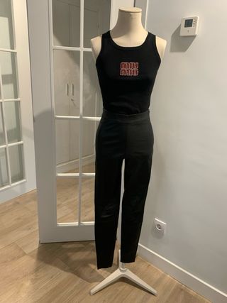 Miu Miu Camiseta Tirante Ancho Negra con Pedrería