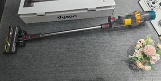 Dyson                   V15s