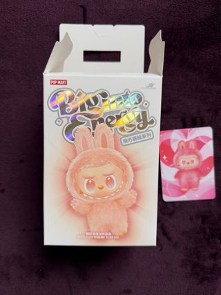 Labubu Big Into Energy Rojo