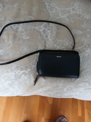 Monedero Parfois negro con asa