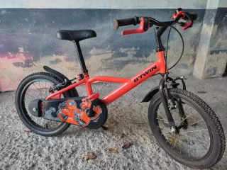 Bicicleta infantil Btwin roja