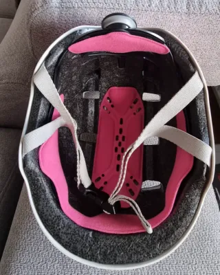 Casco Btwin rosa y blanco para niña