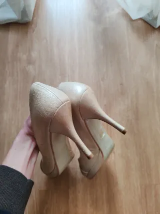 Zapatos de piel con tacón Sanse beige/dorados