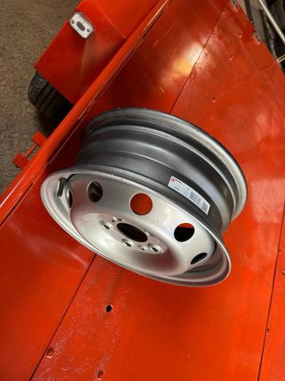 Llanta de acero 6J x16 ET68