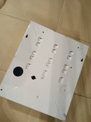 Armario metálico blanco con cerradura