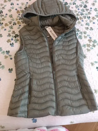 Chaleco acolchado Bludis verde menta