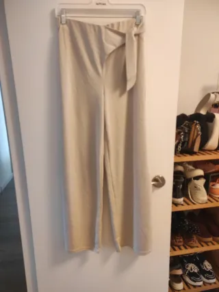 Pantalón ancho beige con lazada