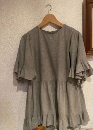 Vestido Zara gris con volantes