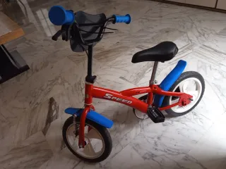 Bicicleta infantil roja