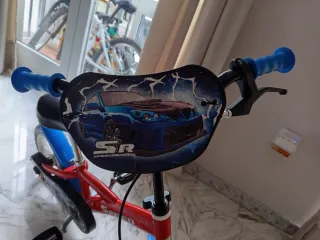 Bicicleta infantil roja