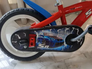 Bicicleta infantil roja