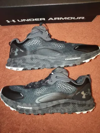 Zapatillas Under Armour Negras y Grises