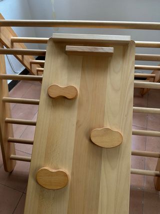 Triángulo Pikler madera con rampa de double lado