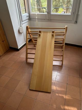 Triángulo Pikler madera con rampa de double lado