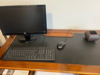 Escritorio de madera de nogal