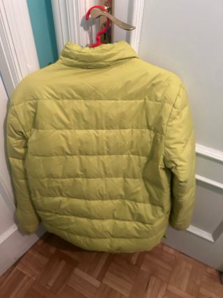 Abrigo reversible plumas azul/amarillo, calentito