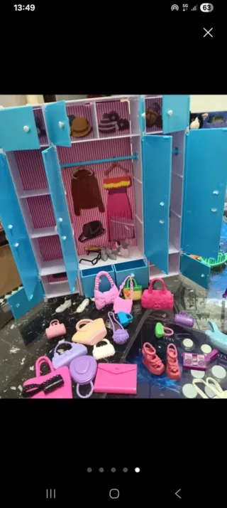 Armadio Barbie con accessori