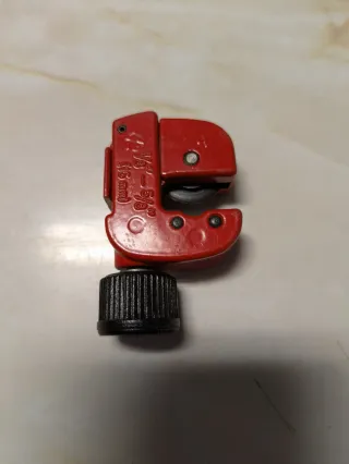 Cortatubos y yunque carrocero