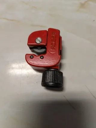 Cortatubos y yunque carrocero