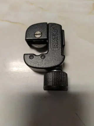 Cortatubos y yunque carrocero