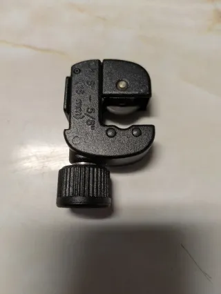 Cortatubos y yunque carrocero