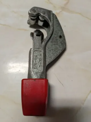 Cortatubos y yunque carrocero