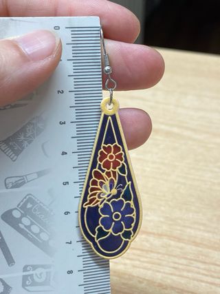 Pendientes largos diseño floral azul y rojo