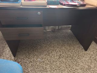 Mesa de despacho de madera