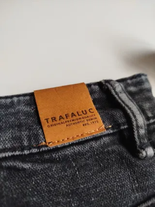 Falda vaquera negra Zara