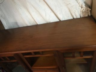 Mueble de madera maciza