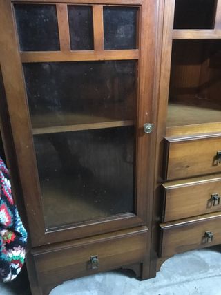 Mueble de madera maciza