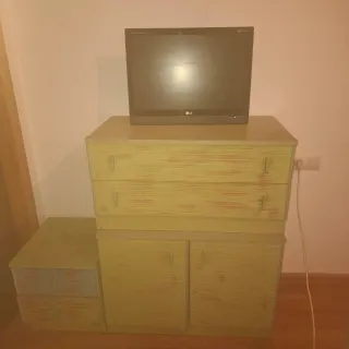 Regalo Cómoda, cajonera y mesita de noche