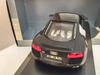 Miniatura Audi R8 Escala 1/43 Schuco