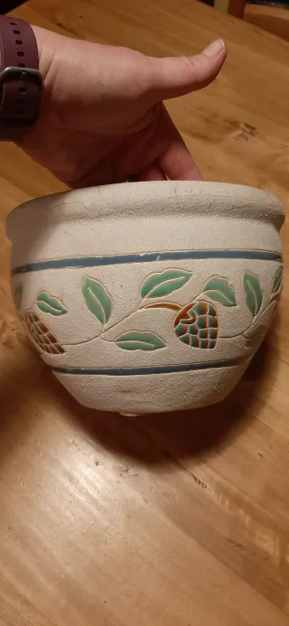 Vaso ceramica decorato fiori pigne