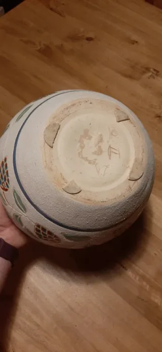 Vaso ceramica decorato fiori pigne