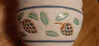Vaso ceramica decorato fiori pigne
