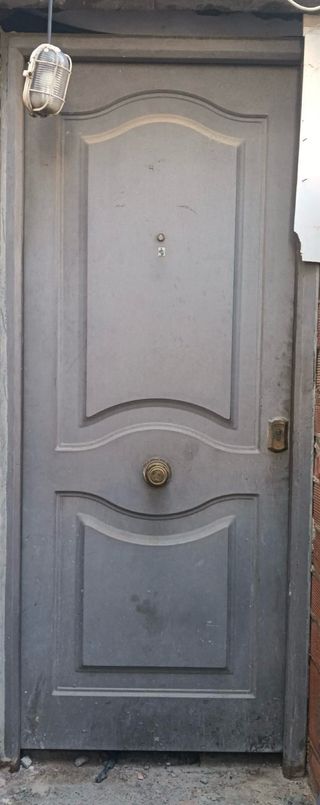 Puerta de entrada 2.10m x 0.90m