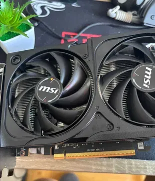 Placa Gráfica MSI RTX 5060 8GB Shadow OC