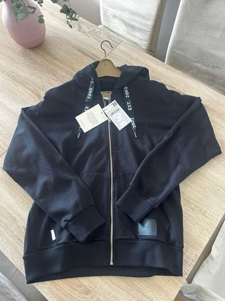 Sudadera con cremallera y capucha negra, hombre
