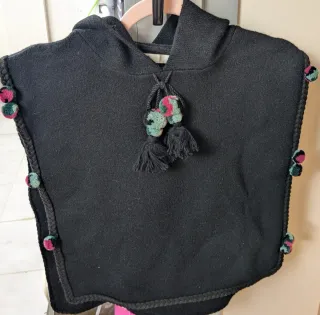 Chaleco Sfera M negro con pompones