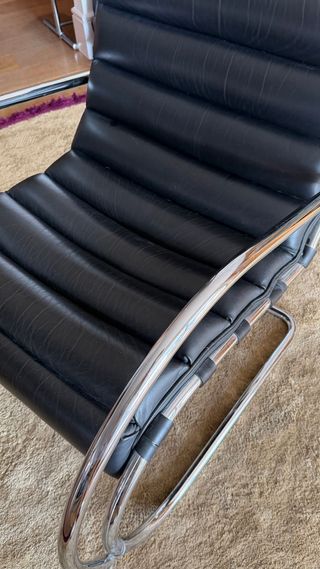 Poltrona MR Mies van der Rohe in pelle nera e acciaio