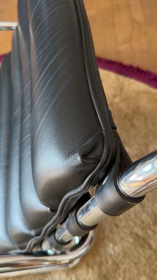 Poltrona MR Mies van der Rohe in pelle nera e acciaio