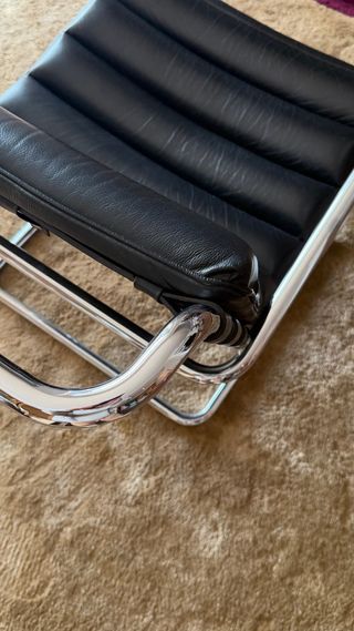 Poltrona MR Mies van der Rohe in pelle nera e acciaio