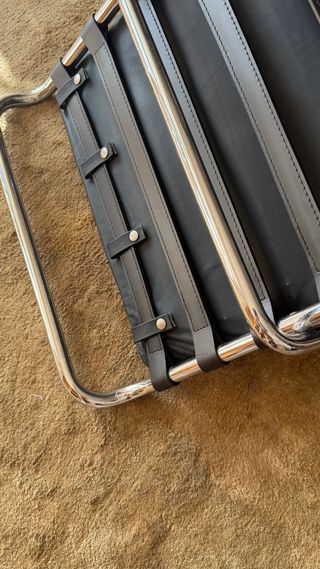 Poltrona MR Mies van der Rohe in pelle nera e acciaio