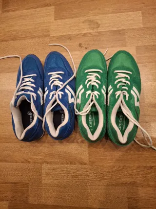 Zapatillas deportivas azules y verdes