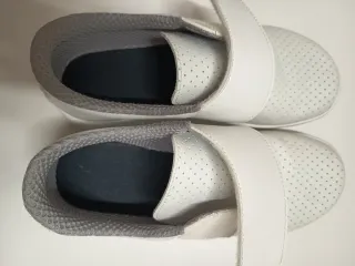 Zapatos Sanitarios Dian Unisex Blancos